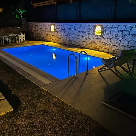 5 Km To Alacati, Luxury With Garden And Pool Çeşme