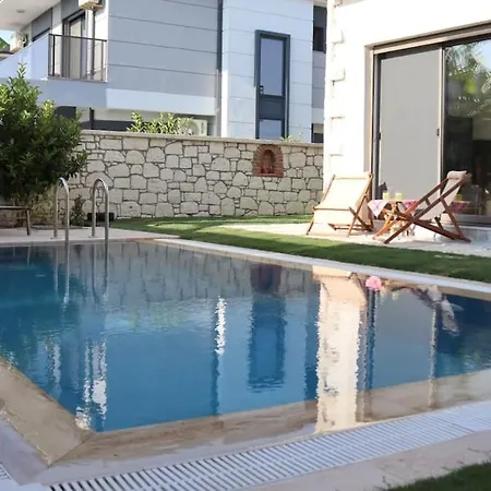 5 Km To Alacati, Luxury With Garden And Pool Villa Çeşme