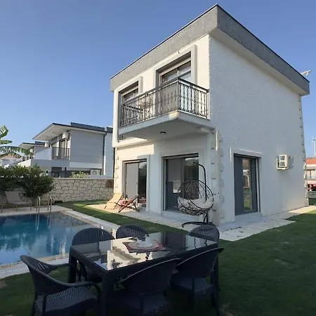 5 Km To Alacati, Luxury With Garden And Pool Villa Cesme