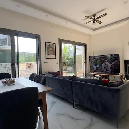 Villa 5 Km To Alacati, Luxury With Garden And Pool Cesme