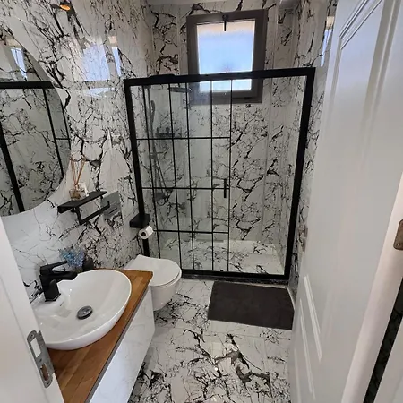 5 Km To Alacati, Luxury With Garden And Pool Villa *