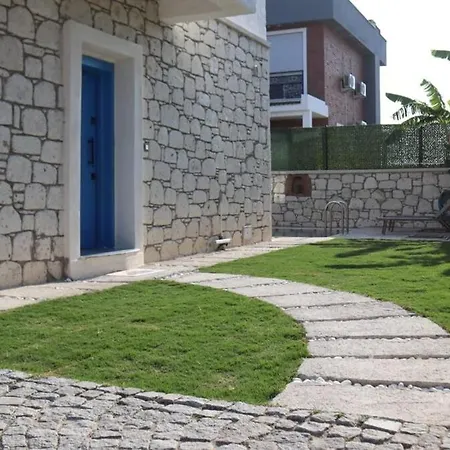 5 Km To Alacati, Luxury With Garden And Pool Villa *