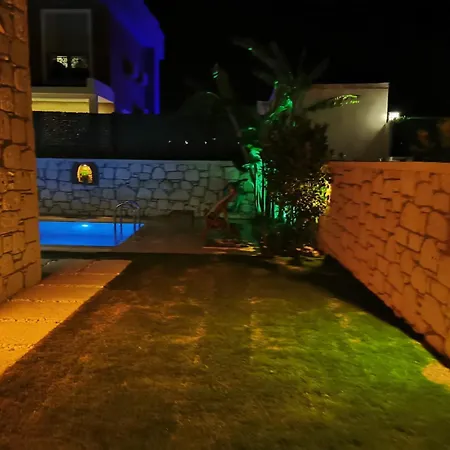 Villa 5 Km To Alacati, Luxury With Garden And Pool *