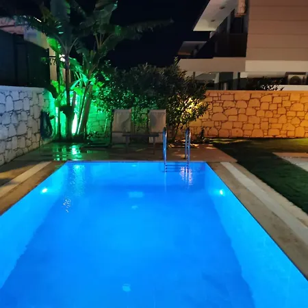 Villa 5 Km To Alacati, Luxury With Garden And Pool Cesme