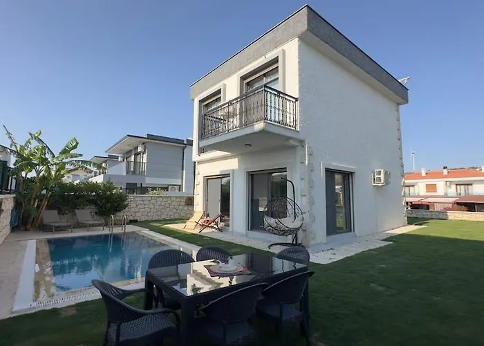 5 Km To Alacati, Luxury With Garden And Pool Villa Çeşme