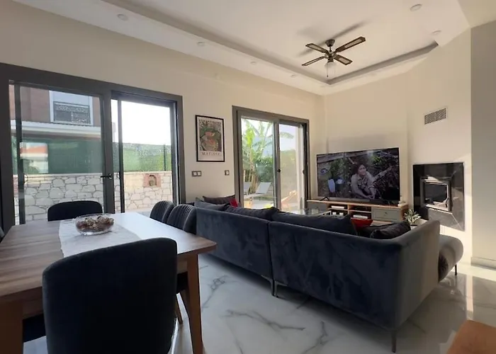 Villa 5 Km To Alacati, Luxury With Garden And Pool Çeşme