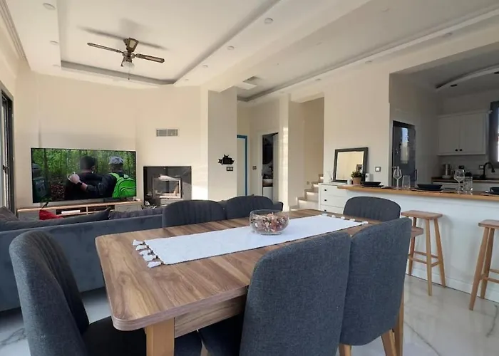 5 Km To Alacati, Luxury With Garden And Pool Villa