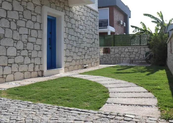 5 Km To Alacati, Luxury With Garden And Pool Villa *