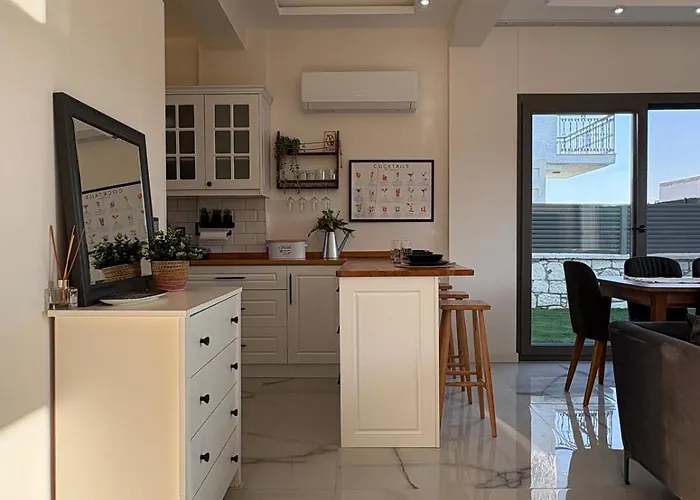 5 Km To Alacati, Luxury With Garden And Pool Villa Çeşme