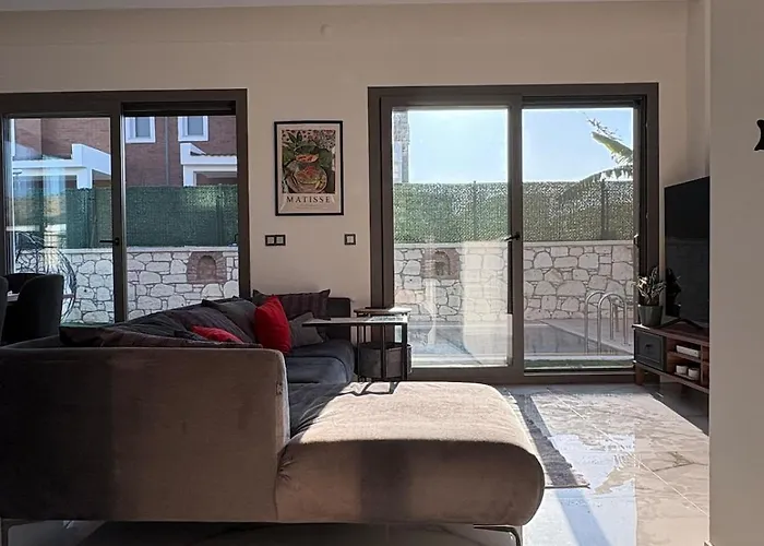 5 Km To Alacati, Luxury With Garden And Pool Çeşme