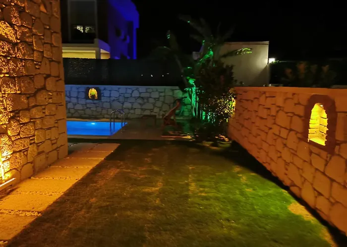 Villa 5 Km To Alacati, Luxury With Garden And Pool *